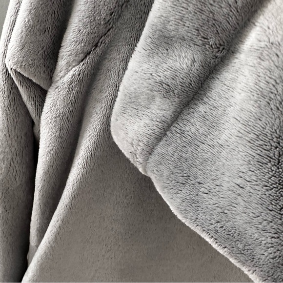 Le Chat Lingerie Ultra Soft Faux Fur Lounge Cardigan in Excellent Condition - Picture 6 of 11